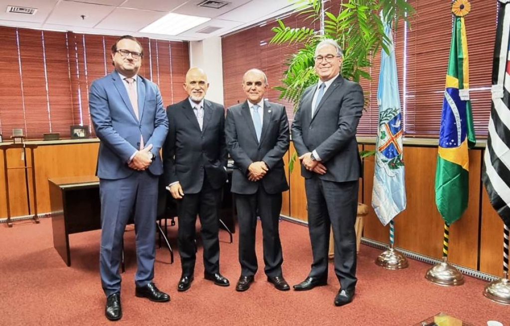 Professor Emerson Borges, desembargador Samuel Lima, ministro Cláudio Brandão e advogado João Carlos Pereira no gabinete do presidente do TRT15