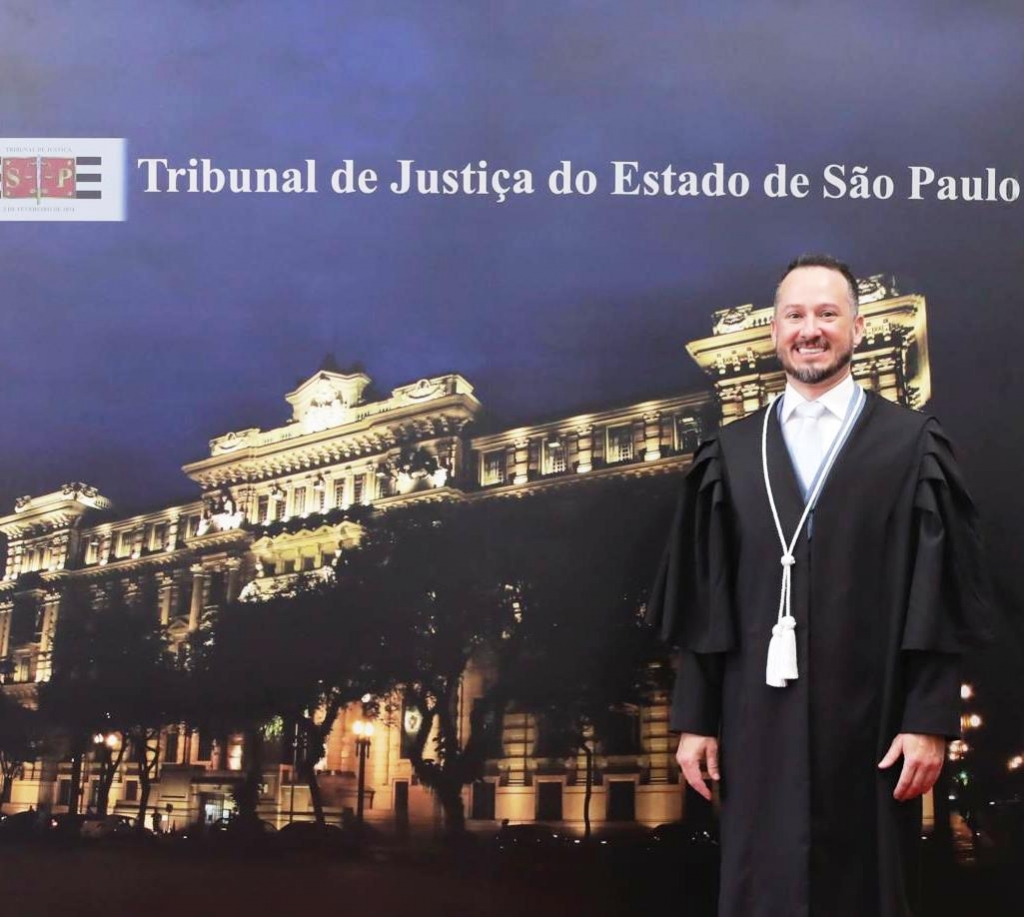 Rafael Silveira, mestre pelo Univem, é o 2º em concurso para juiz de SP; carreira de sucesso